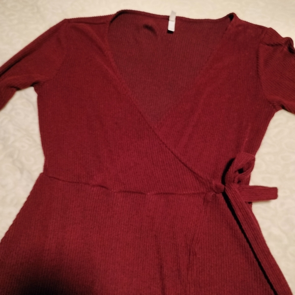 Burgundy red wrap around dress with long sleeve and ruffled cuff - Picture 4 of 6